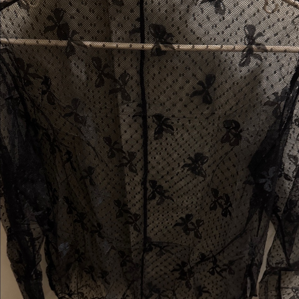 Sheer layering tops and floral - Picture 8 of 15
